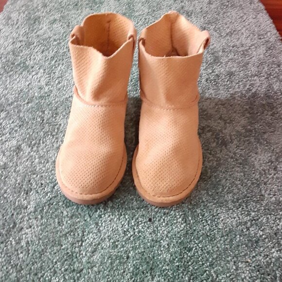 UGG Shoes - Ugg Classic Leather Unlined Mini Perf boots, Size 7